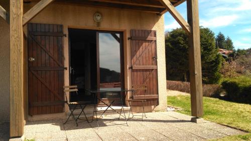 Photo de la galerie de l'établissement Esprit Myrtille Terrasse Vue Lac, à Gérardmer