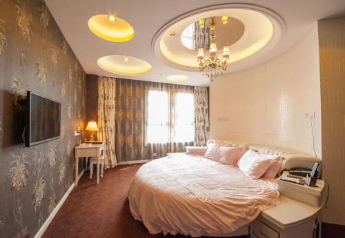 Voodi või voodid majutusasutuse GreenTree Inn Jiangsu Nantong Haimen Sanchang North Wangjiang Road Business Hotel toas
