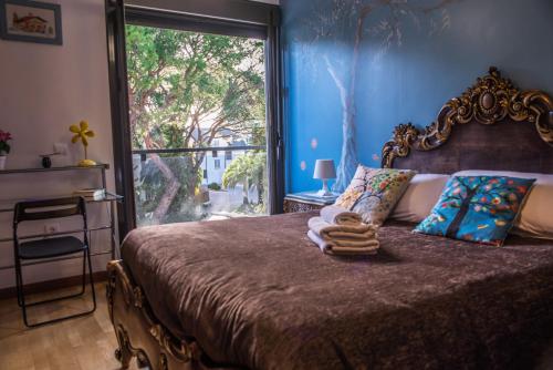 a bedroom with a bed with a large window at Alojamientos Sueños de Ronda in Ronda