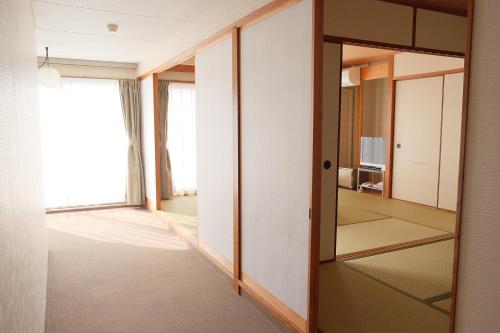 En eller flere senge i et værelse på Hotel Sunset Susami
