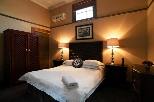 Gallery image of Halfway House Hotel in Kimberley