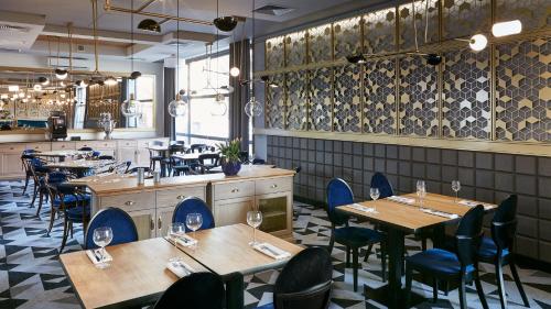 ホテル アピスにあるレストランまたは飲食店