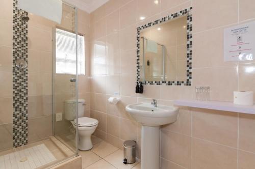 Ένα μπάνιο στο Millard Crescent Guest House