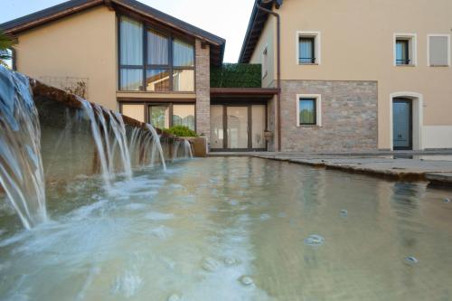 a water fountain in front of a house at Locanda Sant'Ambrogio in Rivalta