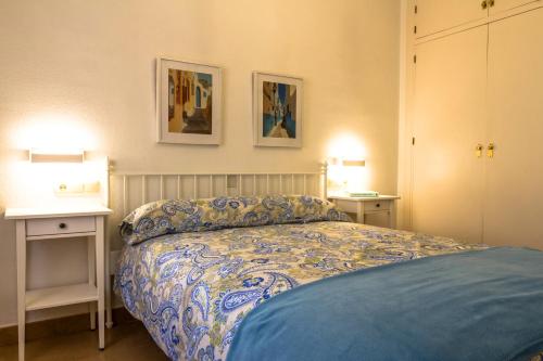 Tempat tidur dalam kamar di Apartment in Marbella Milla de Oro