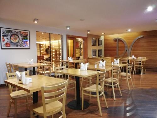 Ein Restaurant oder anderes Speiselokal in der Unterkunft Hotel Diego de Velazquez 