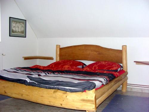 Łóżko lub łóżka w pokoju w obiekcie András Nádfedeles Vendégház