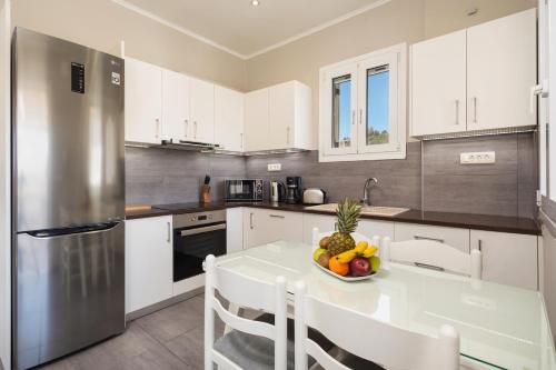 Kuchyňa alebo kuchynka v ubytovaní Demargia Villa C - Loft Apartment in Zakynthos Town