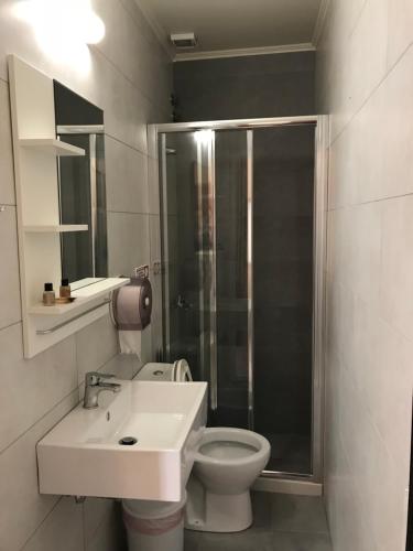 Kúpeľňa v ubytovaní Lena Hotel