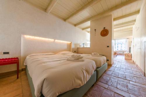 a bedroom with two beds in a room at ALTIDO Apt on the Coast of Portofino with Lovely View in Portofino