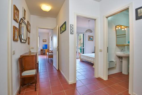 Koupelna v ubytování Appartamento Via dei Lecci - Residence Sant'Anna