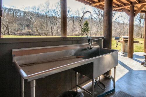 Φωτογραφία από το άλμπουμ του Poppy's Hideaway on the Shenandoah River! σε Springfield