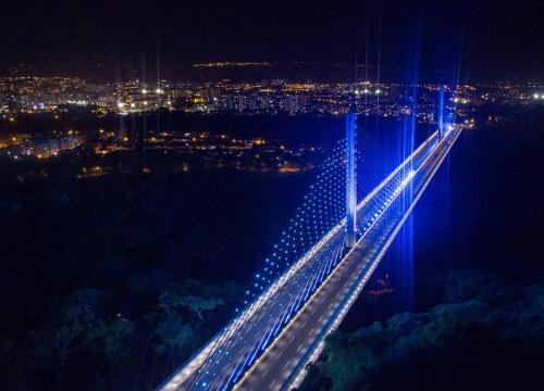 a bridge that is lit up at night at Hotel Bucarica Plaza in Bucaramanga