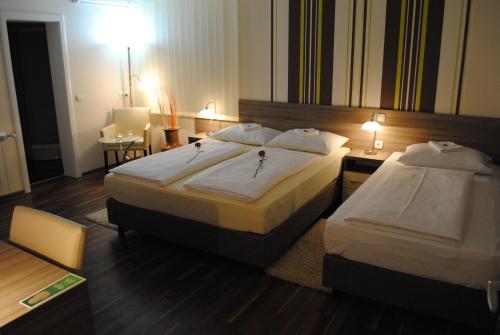 a hotel room with two beds in a room at Vila DeLux in Negotin