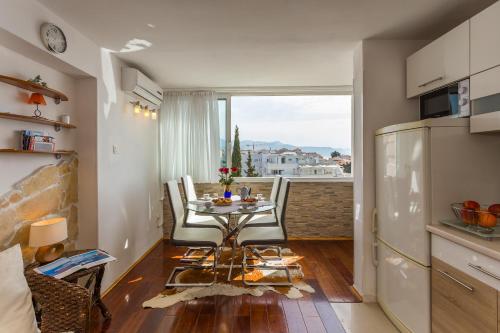 Kuchyňa alebo kuchynka v ubytovaní Beach Split Apartments