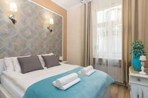 En eller flere senge i et værelse på Anno Domini Apartment by Cozyplace