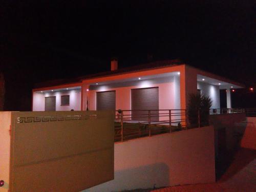 Το κτήριο όπου στεγάζεται  the country house