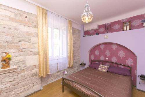 Un pat sau paturi într-o cameră la Apartment Nikolina