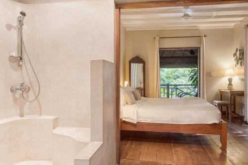 A bed or beds in a room at La Palmeraie D'angkor
