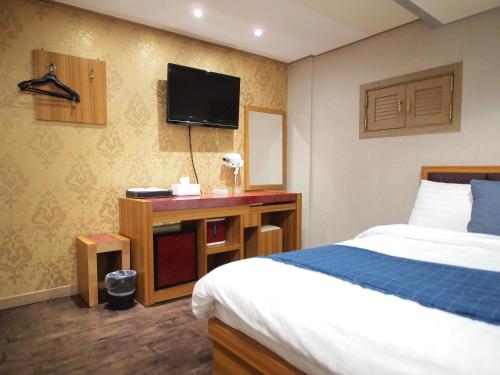 Llit o llits en una habitació de Hostel J Stay