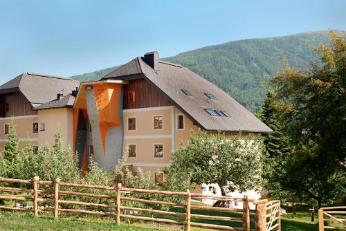 a house with a fence in front of it at Hapimag Ferienwohnungen St Michael in Sankt Michael im Lungau