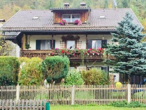 a house with a balcony with flowers on it at Ferienwohnung Gruß aus Partenkirchen in Garmisch-Partenkirchen