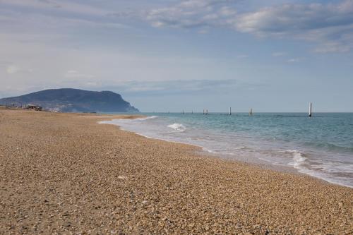 a sandy beach with the ocean in the background at Rooms A due Passi dal Mare in Porto Recanati