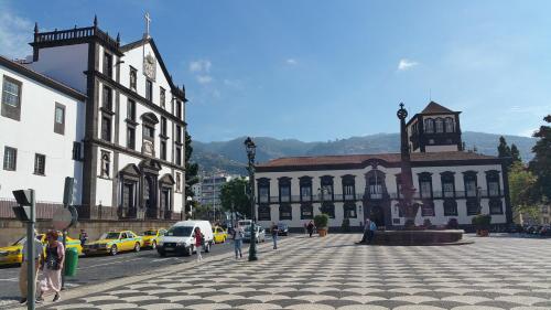 a city street with buildings and a clock tower at Edificio Charles 103 in Funchal