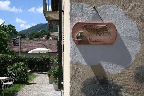 a sign on the side of a building that reads banquet push at Hotel La Torre in Castiglione dʼIntelvi