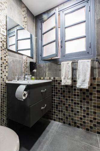 a bathroom with a sink and a toilet at Hôtel des Beaux Arts in Chambéry