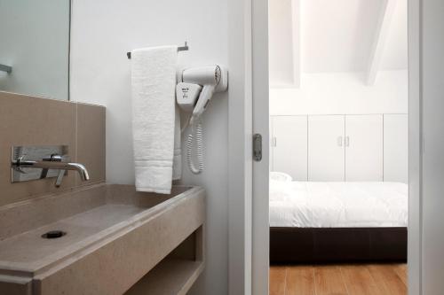 Et badeværelse på Lisbon Serviced Apartments - Baixa