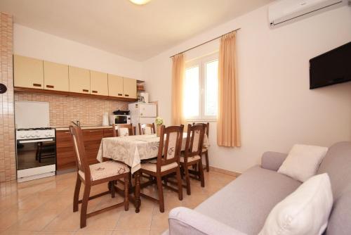 Η κουζίνα ή μικρή κουζίνα στο Apartment Duda