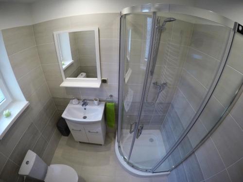 a bathroom with a shower and a sink at Apartmán Staré Mesto in Banská Štiavnica