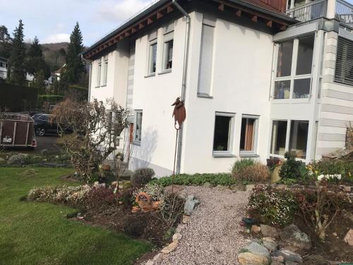 a house with a bird on a pole in the yard at Doppelzimmer in Bensheim