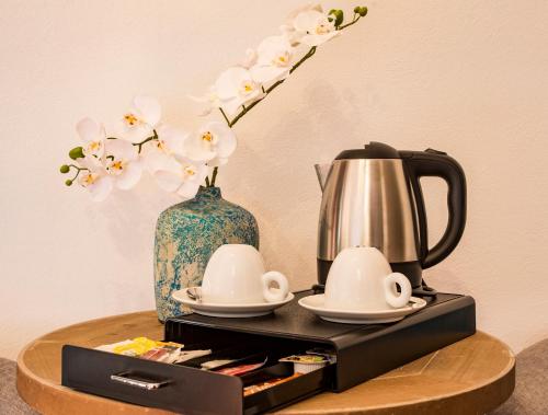 a tea kettle and a vase on a table at Can Joan Capo - Adults Only in Sineu