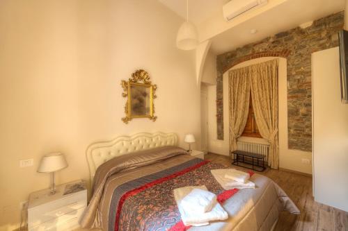 En eller flere senger på et rom på DUOMO LUXURY APARTMENT "Palazzo del Re"