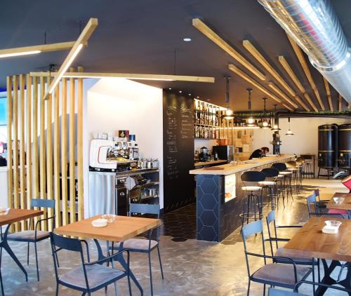 Reštaurácia alebo iné gastronomické zariadenie v ubytovaní Hospedium Hotel La Marina Costa da Morte