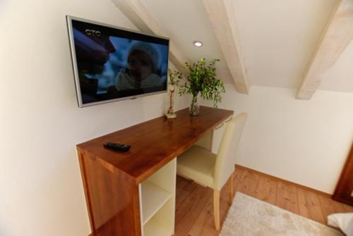 Televisyen dan/atau pusat hiburan di Apartment Chill Spot A2 ID 721