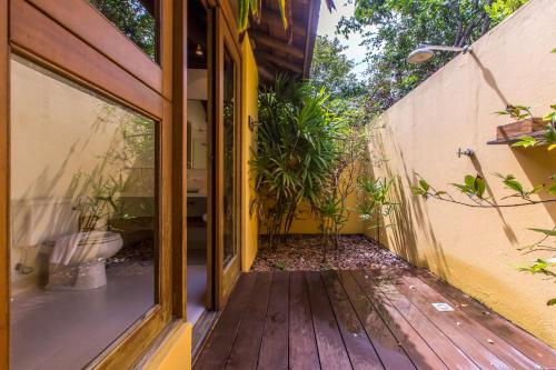 Taman di luar Casa Sabiá