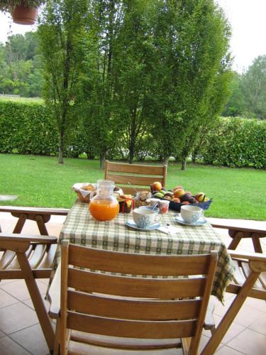 a table with a bowl of fruit and juice on it at B&B Zia Maria in Asolo