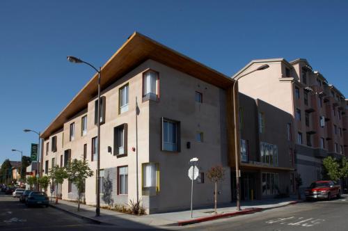 a large building on a street with cars parked on the street at Downtown Berkeley Inn in Berkeley