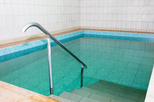 a swimming pool with a railing in the water at Fortetsya "Стабільне електропостачання!" in Umanʼ