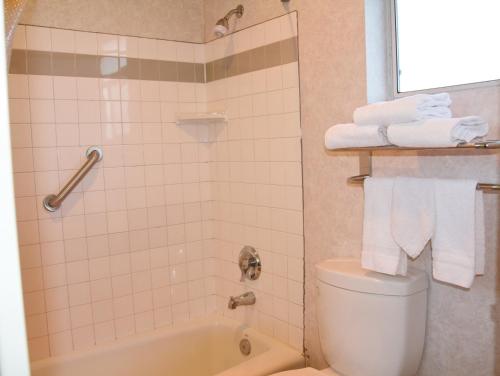 Days Inn by Wyndham Rocklin/Sacramentoにあるバスルーム