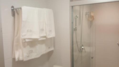 a bathroom with a shower and a shower curtain at Loft luxo em Pedra Azul in Pedra Azul