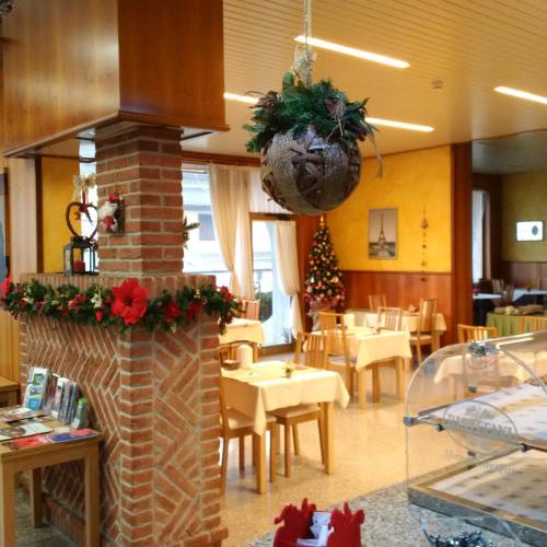 a restaurant with a brick fireplace with christmas decorations at Hotel Route 9 in Cadeo