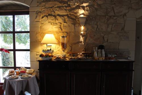 a table with plates of food on top of a stone wall at Tenuta Zannafondo in Donnafugata