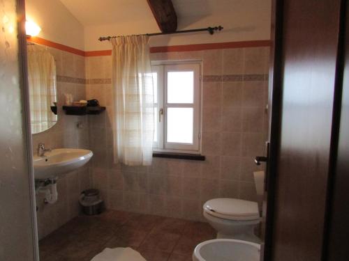 Koupelna v ubytování Agriturismo Cascina Barin