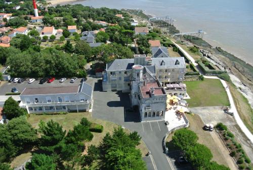 Blick auf Hôtel Primavera aus der Vogelperspektive