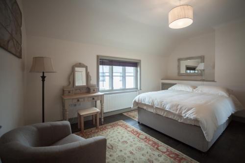 Postel nebo postele na pokoji v ubytování Ludlow - Linnet House - Well Presented Townhouse With Parking - Perfect Location For Exploring On Foot, Sleeps Up To 8 Guests - Hosted by RENTMYHOUSE