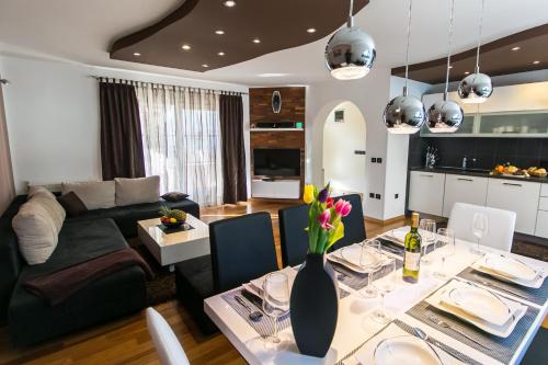 Luxury apartment Elis with private pool